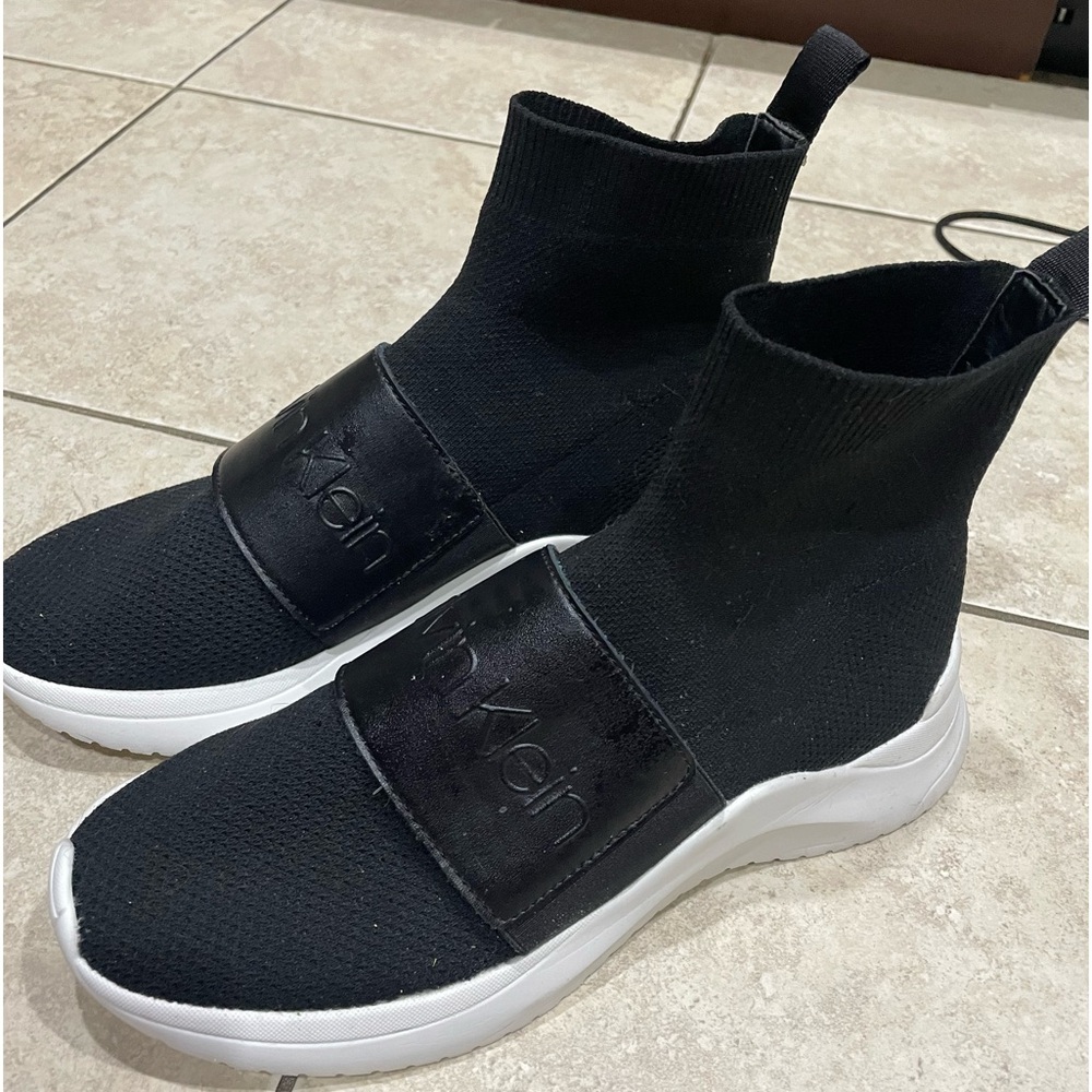 Calvin Klein /women size 8. Women slip on slip on style, textile style.